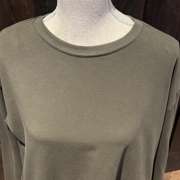 Two by Vince Camuto hunter Green longsleeve oversized top - Picture 2 of 9